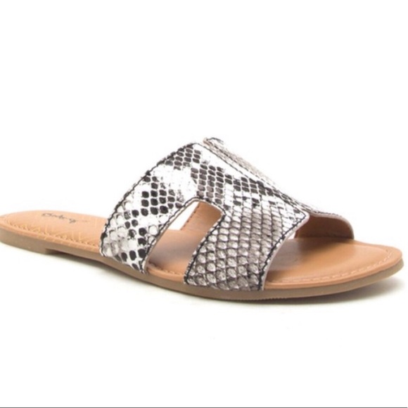 ⚡️Snakeskin Geo Cut Flat Sandals - Picture 2 of 5